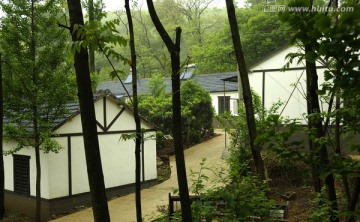 雨中山村人家