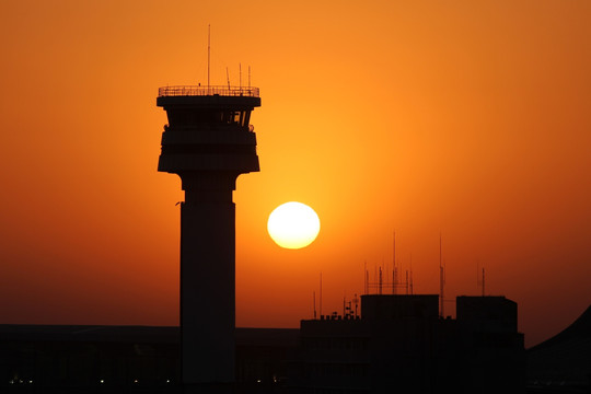 机场夕阳