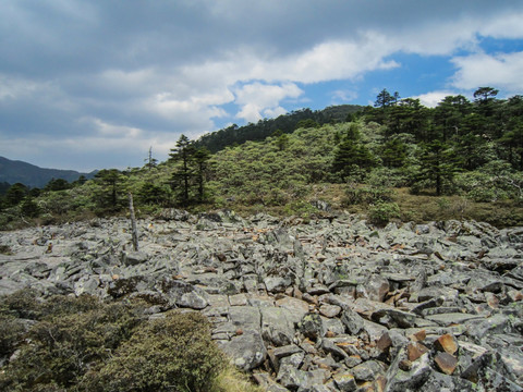 丽江老君山石河