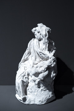 罗丹雕塑 年轻女子塑像 美狄亚