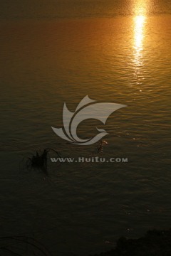 水面河面夕阳
