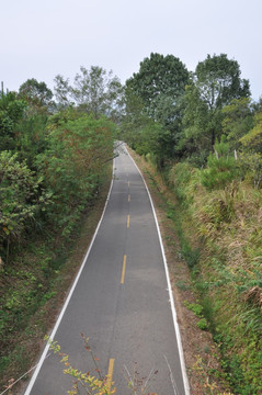 宽阔的公路