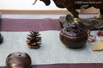 松果与香薰炉