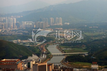 深圳罗湖口岸和香港东铁线俯拍