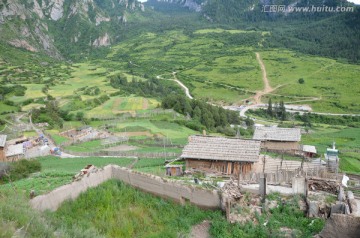 扎尕那 藏式民房 草原