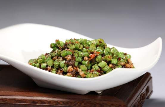榄菜干煸肉松四季豆