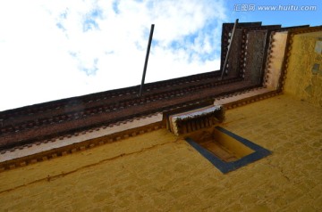 拉卜楞寺的黄墙屋顶