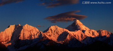 贡嘎雪山