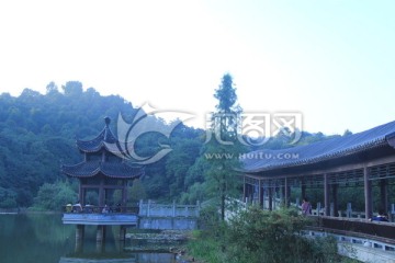 长沙岳麓山穿石坡湖