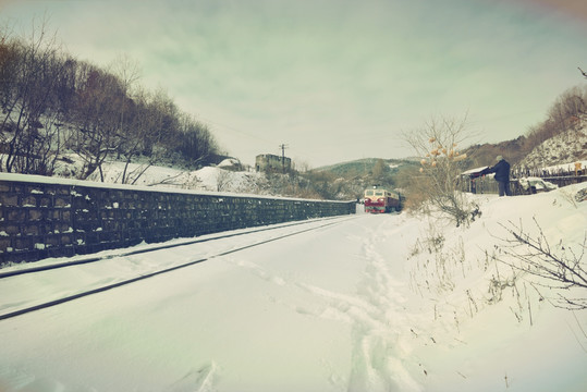 松岭雪村火车站