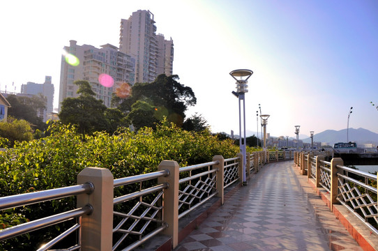 江滨大堤步行道