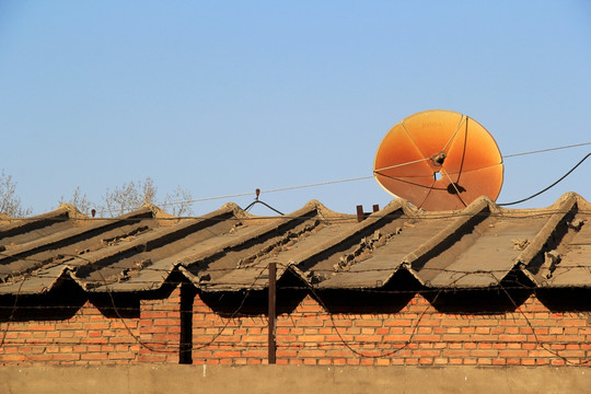 屋顶架设的卫星天线