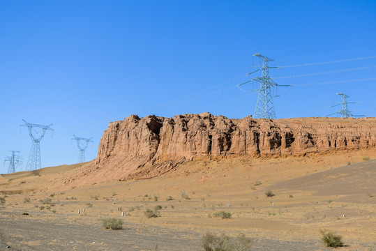 沙漠电线塔