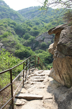 山间栈道