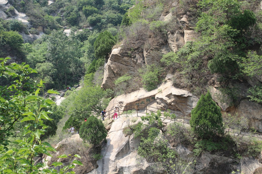 山间栈道