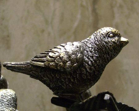 金属小鸟雕像
