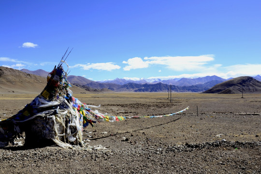 西藏风情画 飘舞的经幡