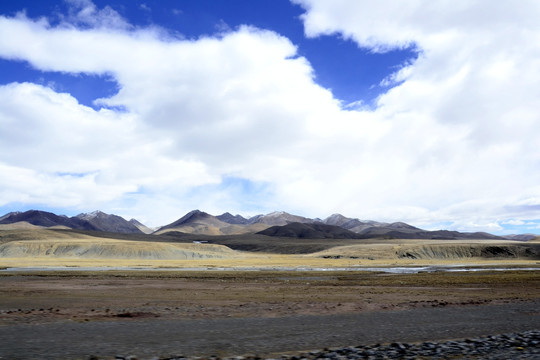 西藏风光冈底斯山脉