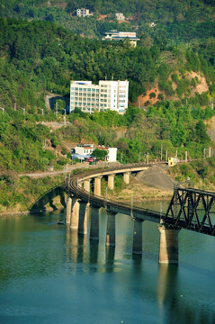 山间河流铁路桥