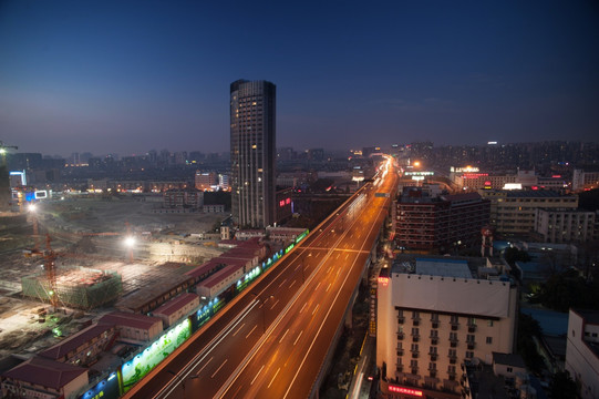 新开通的杭州秋石高架桥夜景图