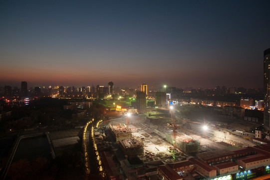城市建筑工地夜景图