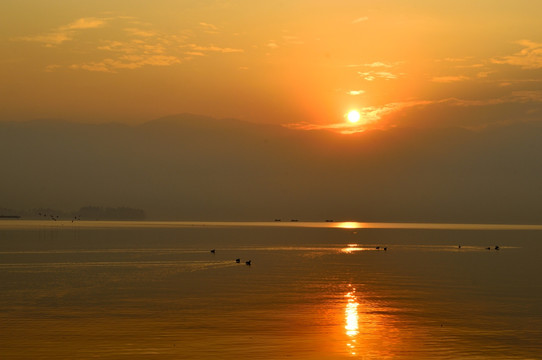 海上日出