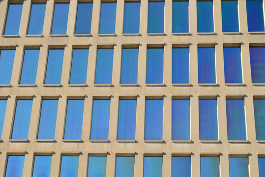 大楼蓝色玻璃窗