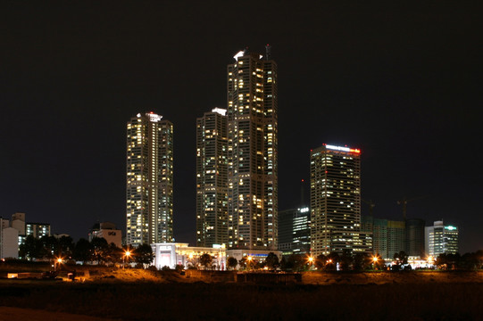 高楼夜景