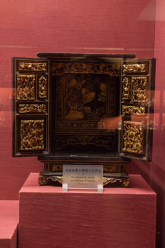 清代金漆木雕神龛