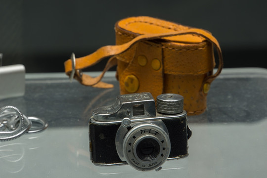 微型古董间谍相机