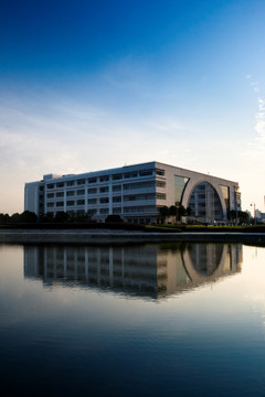 上海对外贸易学院图书馆全景