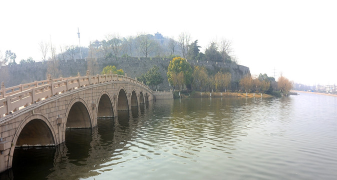 南京狮子山护城河