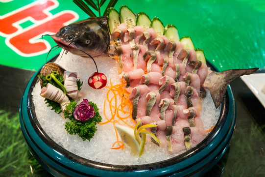 海鲜火锅 海蚌 牡蛎 生鱼片