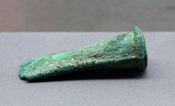 卡约文化青铜斧