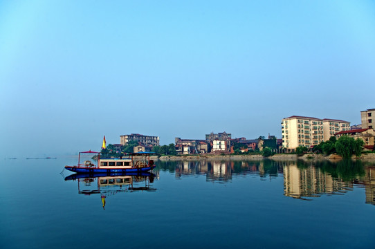 鱼乡清晨