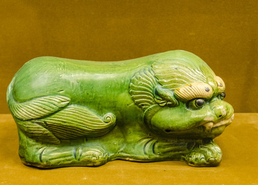 金代绿釉狮子枕 金代瓷枕
