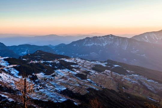 禄劝轿子雪山