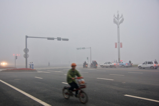 城市大雾天气