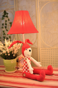 红色兔子布艺台灯