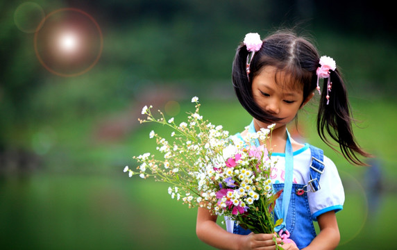 人物儿童女孩鲜花