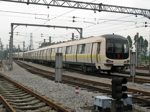 广州地铁8号线列车