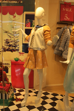 服装专卖店橱窗