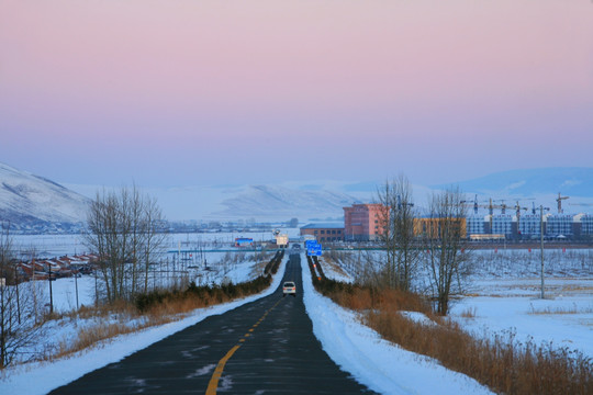 通向雪村的路