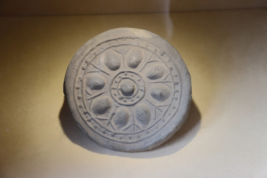 圆形陶器对称图案