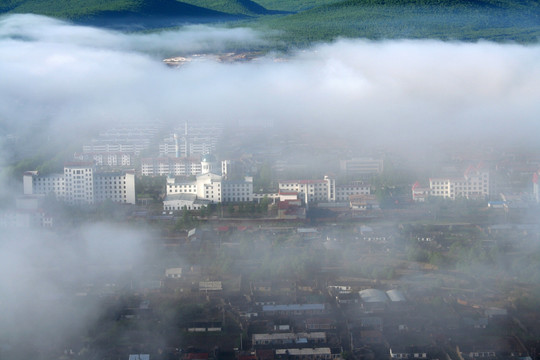 云雾飘纱 人间仙境 温暖山村