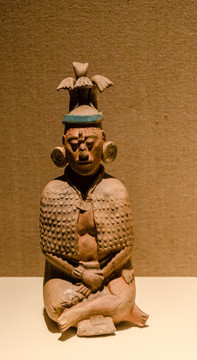 玛雅盛装陶男俑 古典期后期