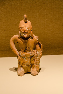 玛雅大胡子男子形像陶哨 古典期