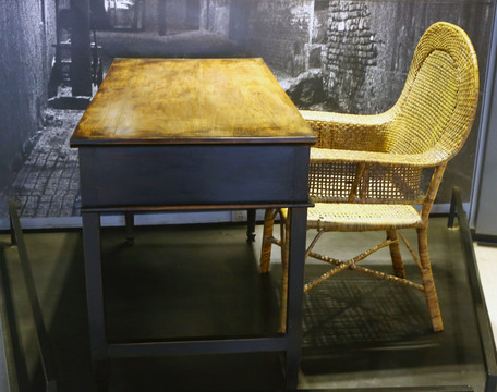 鲁迅使用的桌椅