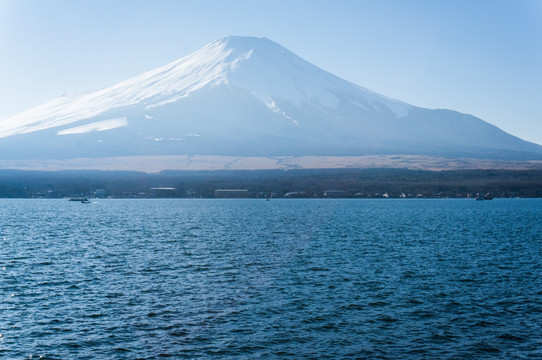 海面上的富士山