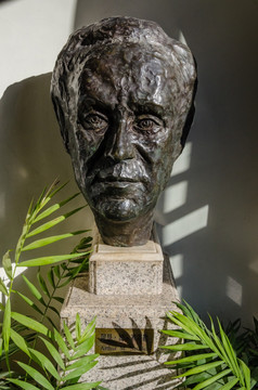 阿瑟姆赛克勒雕像
